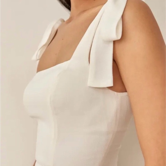 Reformation Twilight Dress in Ivory
White Sleeveless Midi 0 - Picture 2 of 12